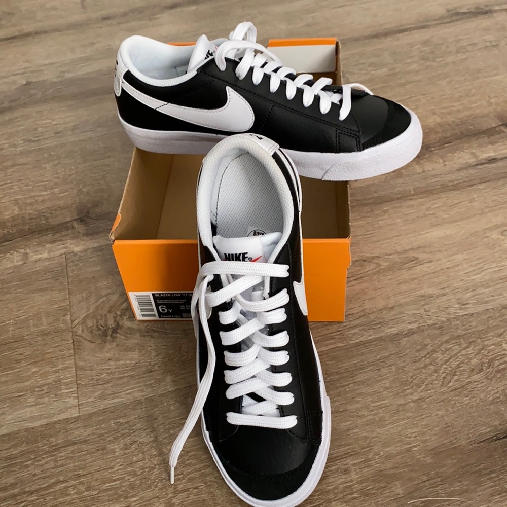 NEW Nike Blazers Low ‘77. Black Size 6 youth.